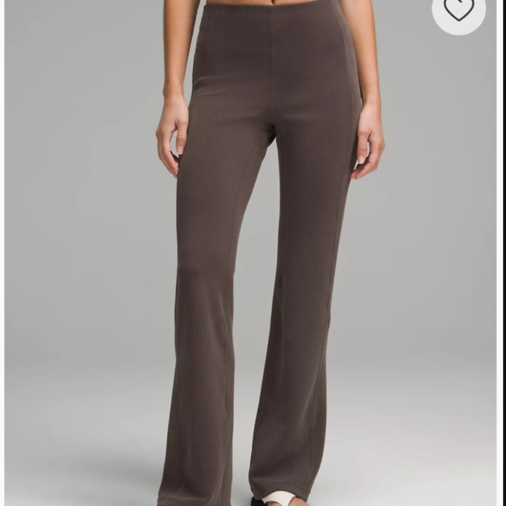 LULULEMON RIBBED SOFTSTREME FLARED PANT REGULAR ESPRESSO 6